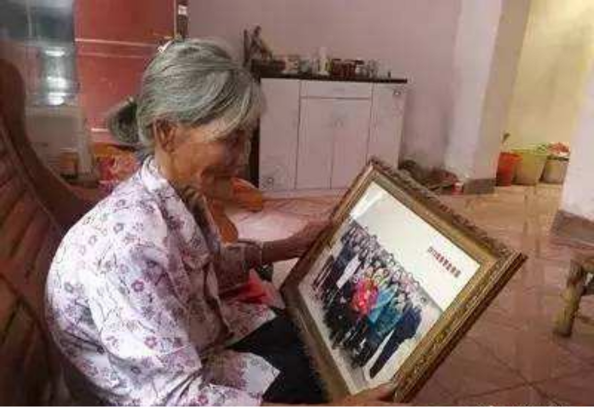 2021年，江西省24岁年轻人和85岁老人拍摄了“婚纱照”。