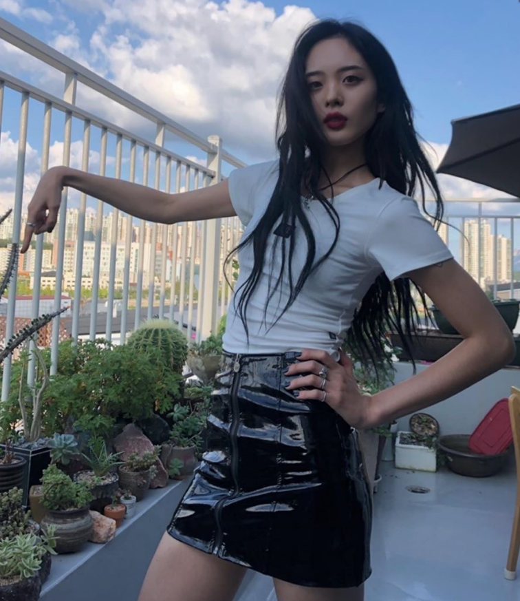 韩国单眼皮女孩chaeny独特的暗黑系甜丧风酷girl风格