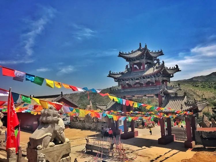 宝塔镇真龙，元宝山区小五家乡大营子村“镇龙塔”和静安寺的传说