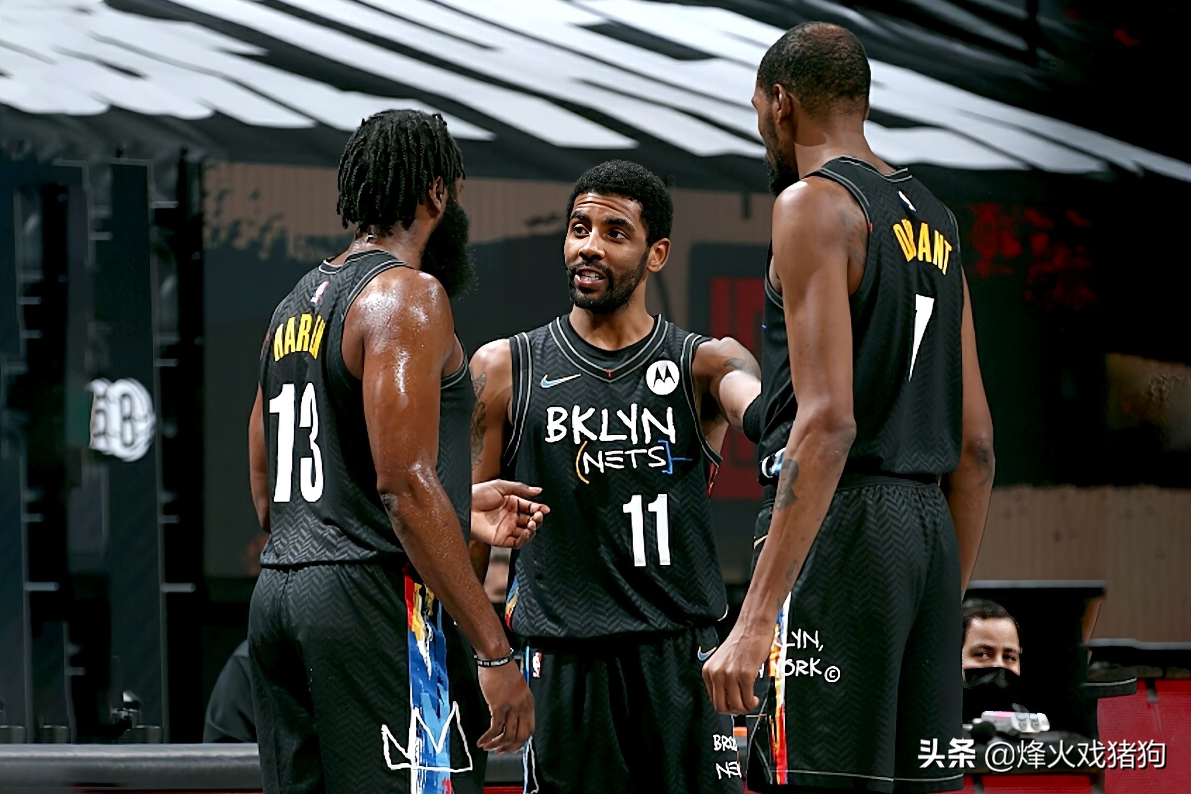 NBA总决赛湖人对热火(每次换队都能夺冠！骑士vs热火vs湖人，哪个时期的詹姆斯更强？)