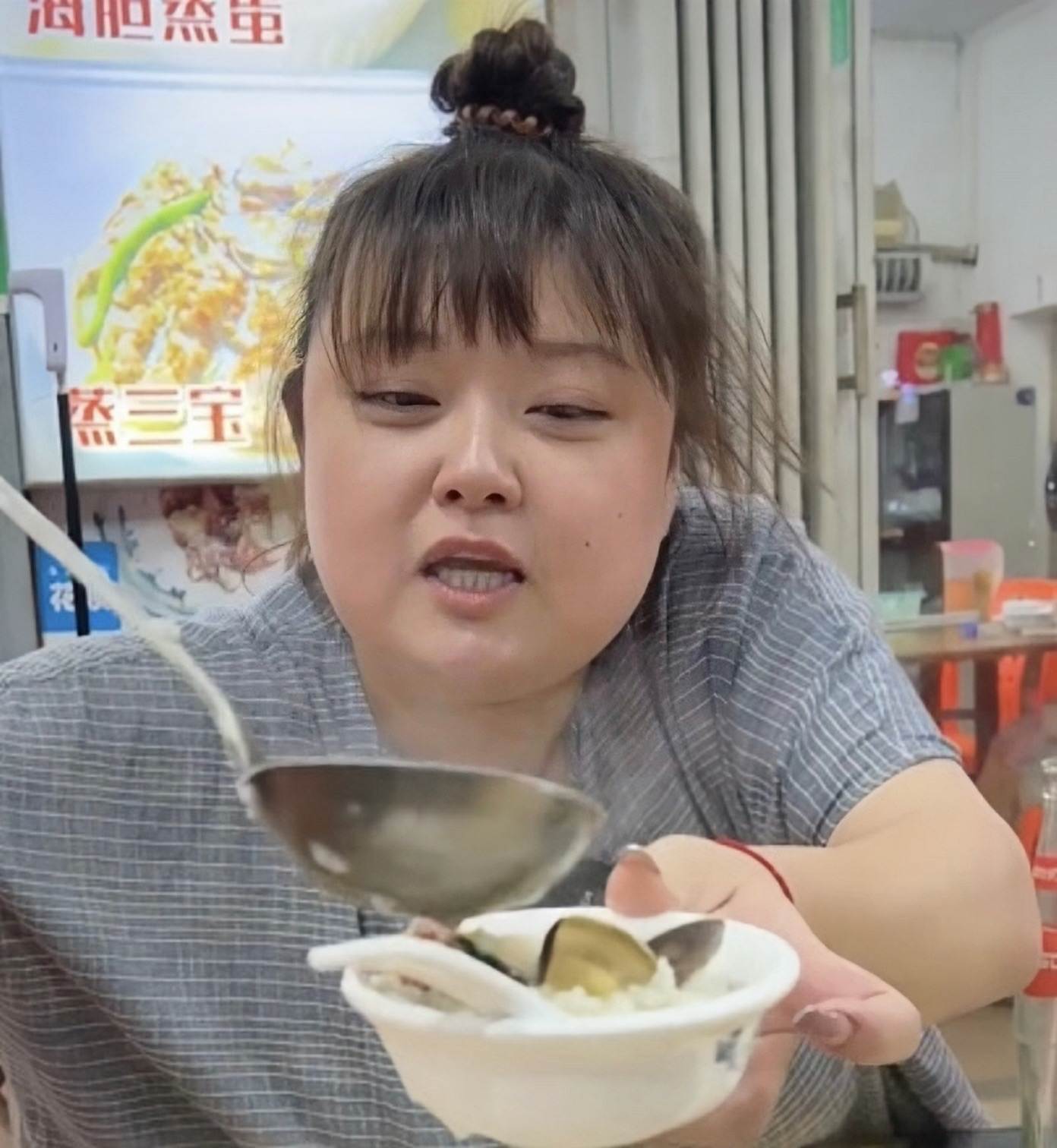 又走一个！TVB知名女星约满离巢，在内地做吃播，体重已迫近280斤