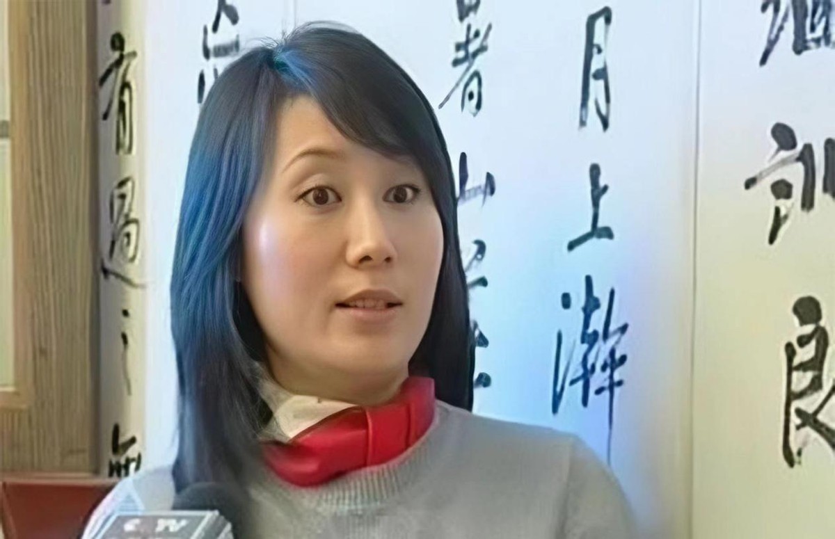 《少林寺》走红后，李连杰成了功夫巨星，牧羊女丁岚去哪里了？