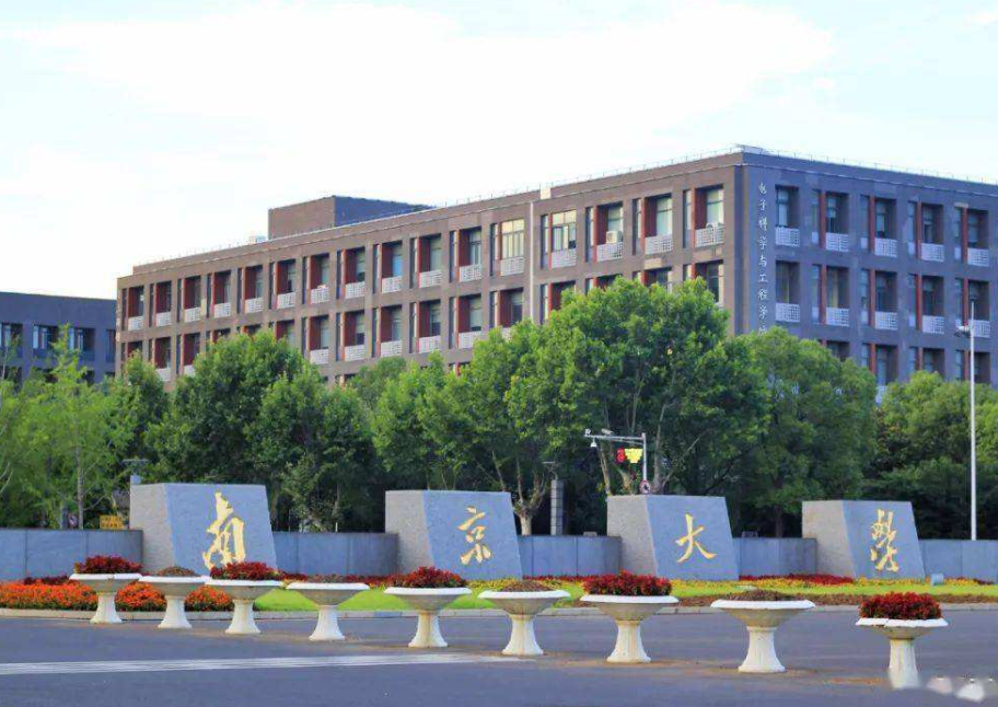 2022中国大学排名公布，武汉大学表现亮眼，西安交大退步明显