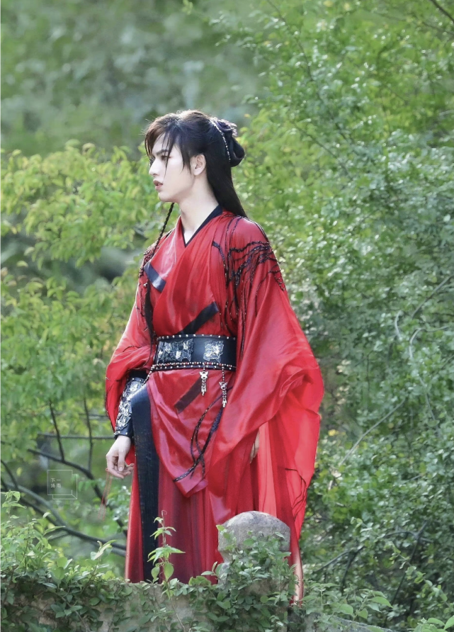 《天官赐福》爆出真人版路透，那么男主有花城和谢怜的感觉吗？