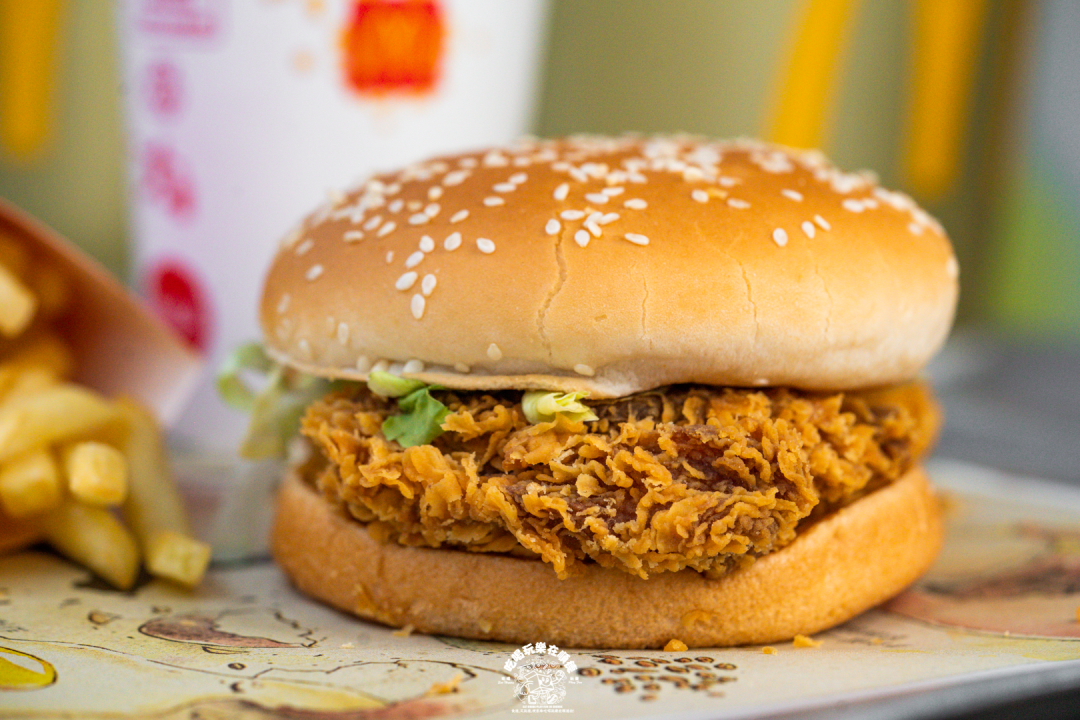 麦当劳早餐几点结束麦当劳年终狂欢来啦板烧鸡腿堡5元半价双人桶薅足