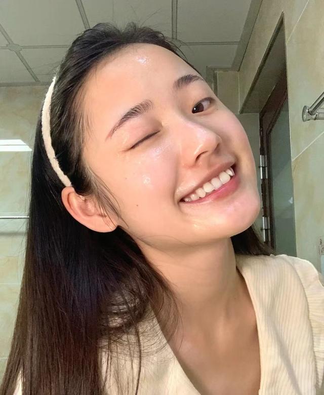 粉底液上妝小技巧：干皮不卡粉，油皮更持妝，值得收藏