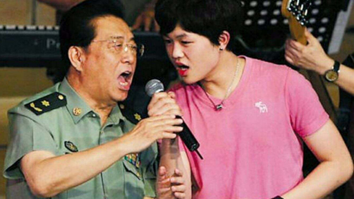 李天一书法曝光，专家大赞不已，网友：是个人才，就怪父母太溺爱