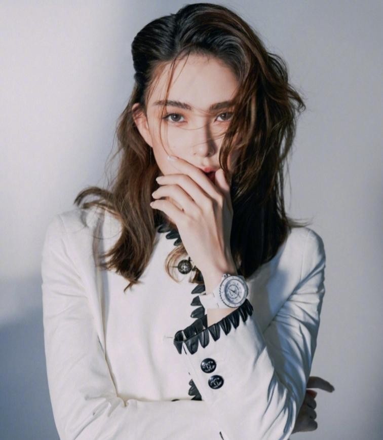 脸和身材判若两人，天使脸魔鬼身材的女明星，有的绝色有的尴尬