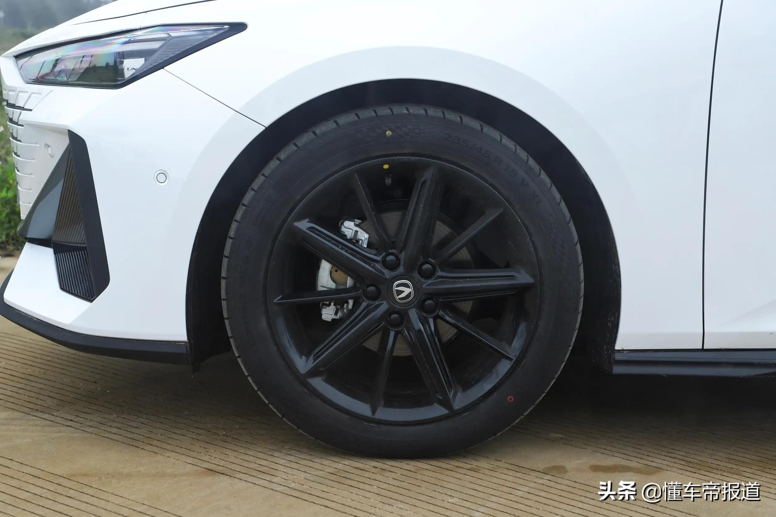 新车 | 电动尾翼加持!长安UNI-V正式上市,售10.89万元起