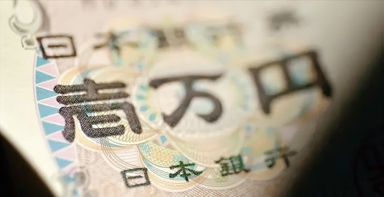 中美日三大经济体负债对比：美国30万亿，日本12万亿，那中国呢