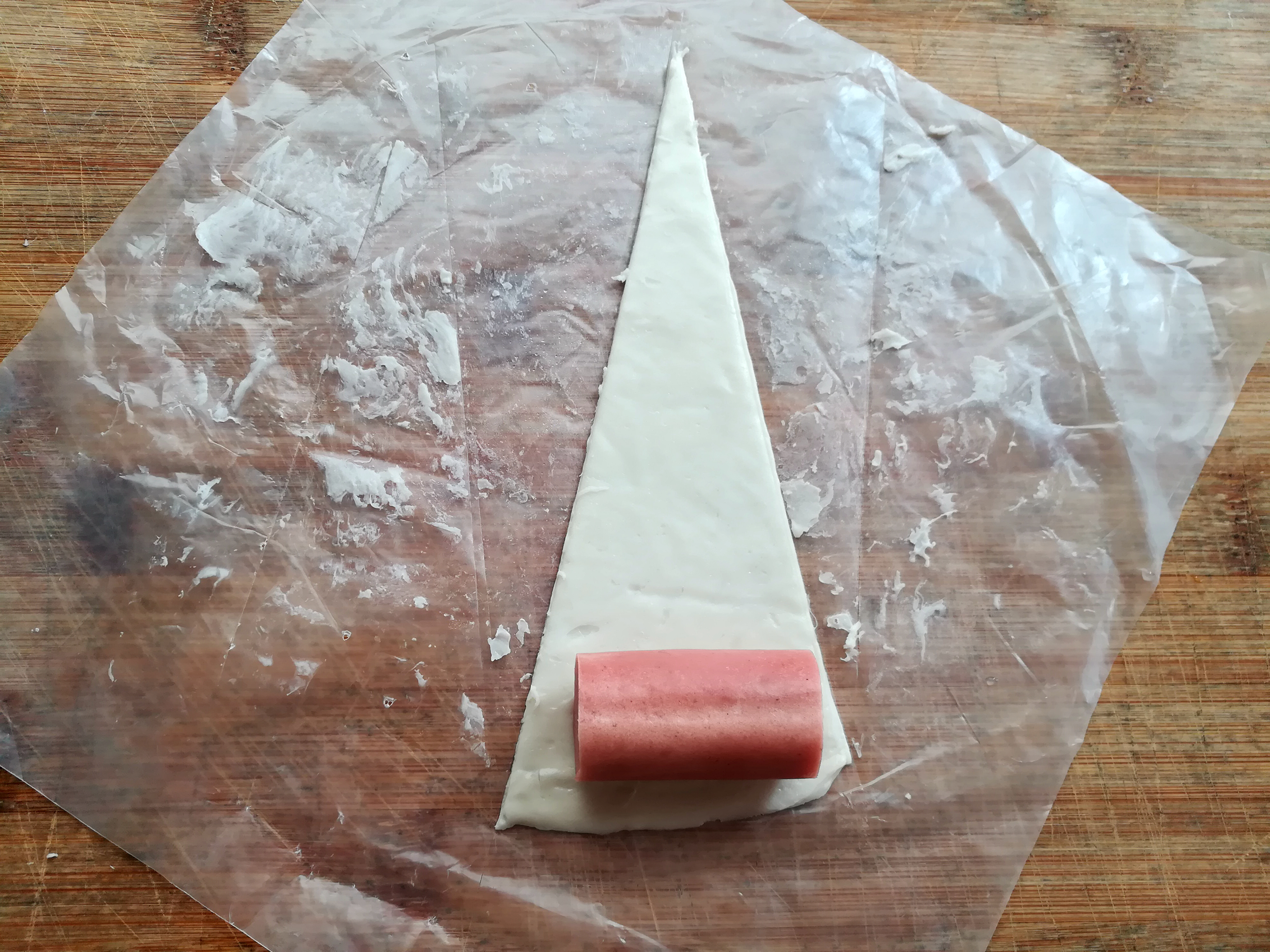 简易版手抓饼做酥皮，包着美味的香肠，简单快手又美味