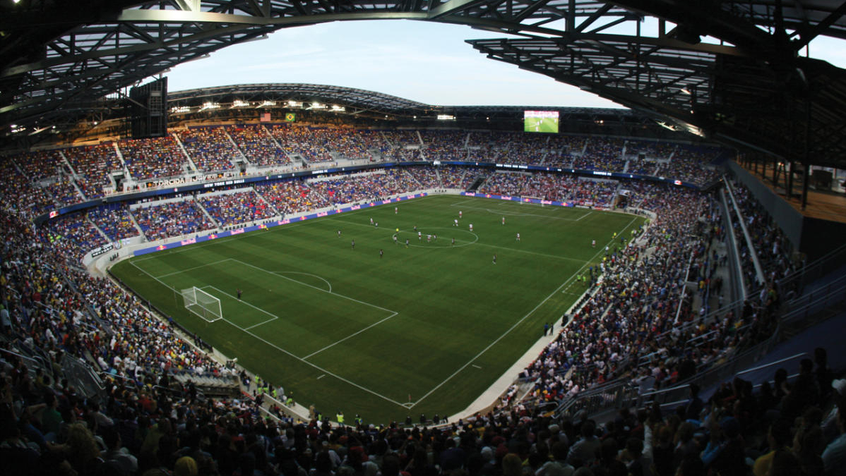 莱比锡红牛红牛竞技场red bull arena为了迎接2006年世界杯,该球场