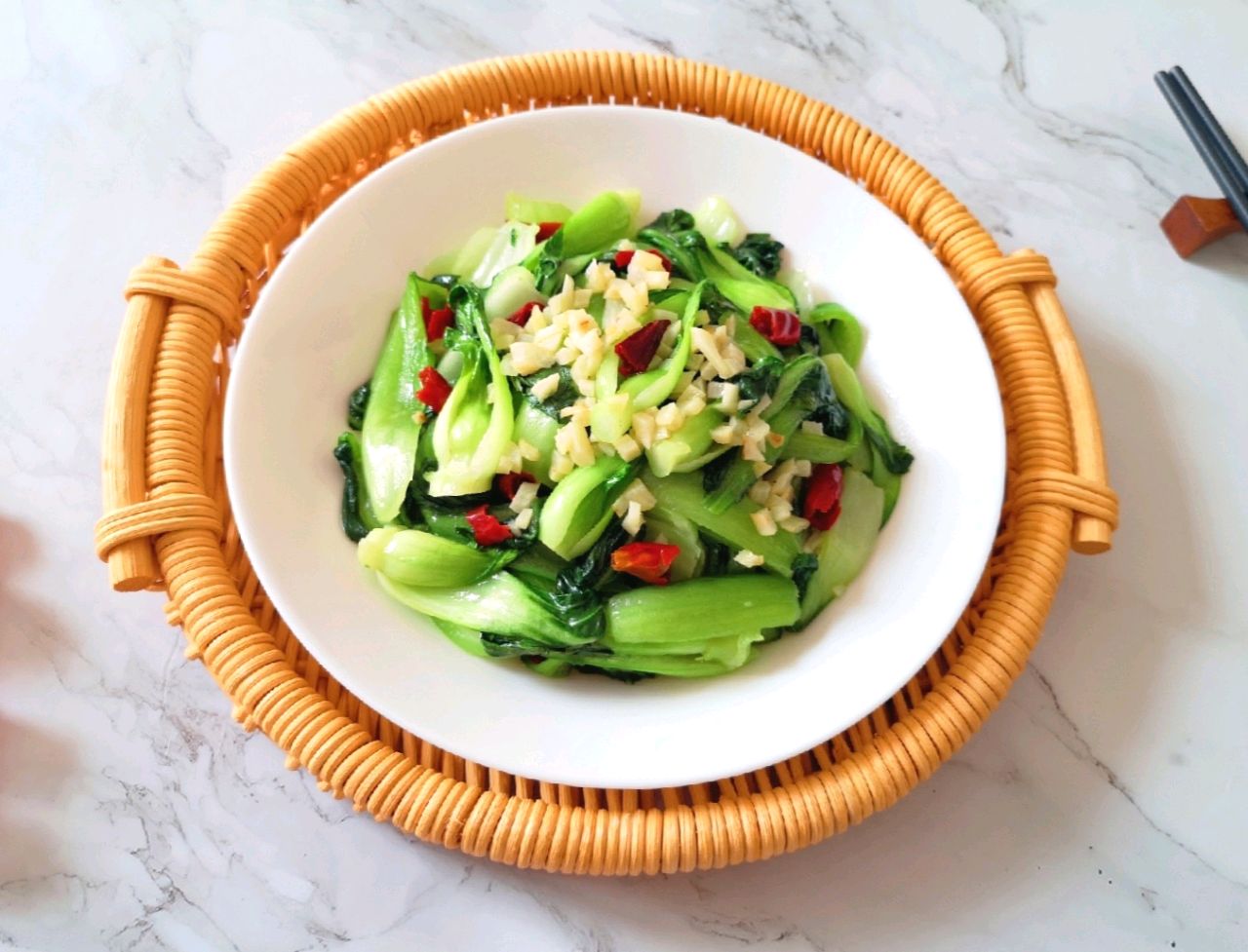 蒜蓉小油菜(巨美味下饭的家常蒜蓉小油菜)