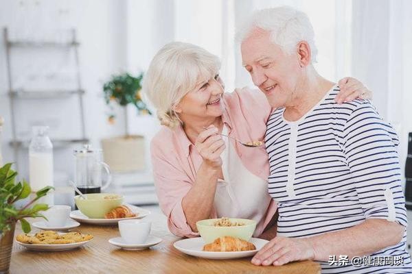 哈佛大學20年研究發現：要想預防老年癡呆，可多吃含類黃酮的食物