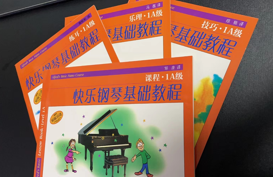 曾往钢琴里倒水的女孩，成了300个孩子的钢琴老师