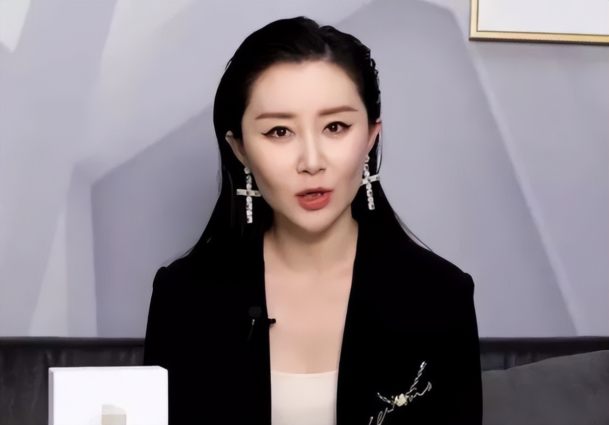 颜值忽高忽低、脸部时好时坏，这些灵动的女明星，都被医美坑惨了