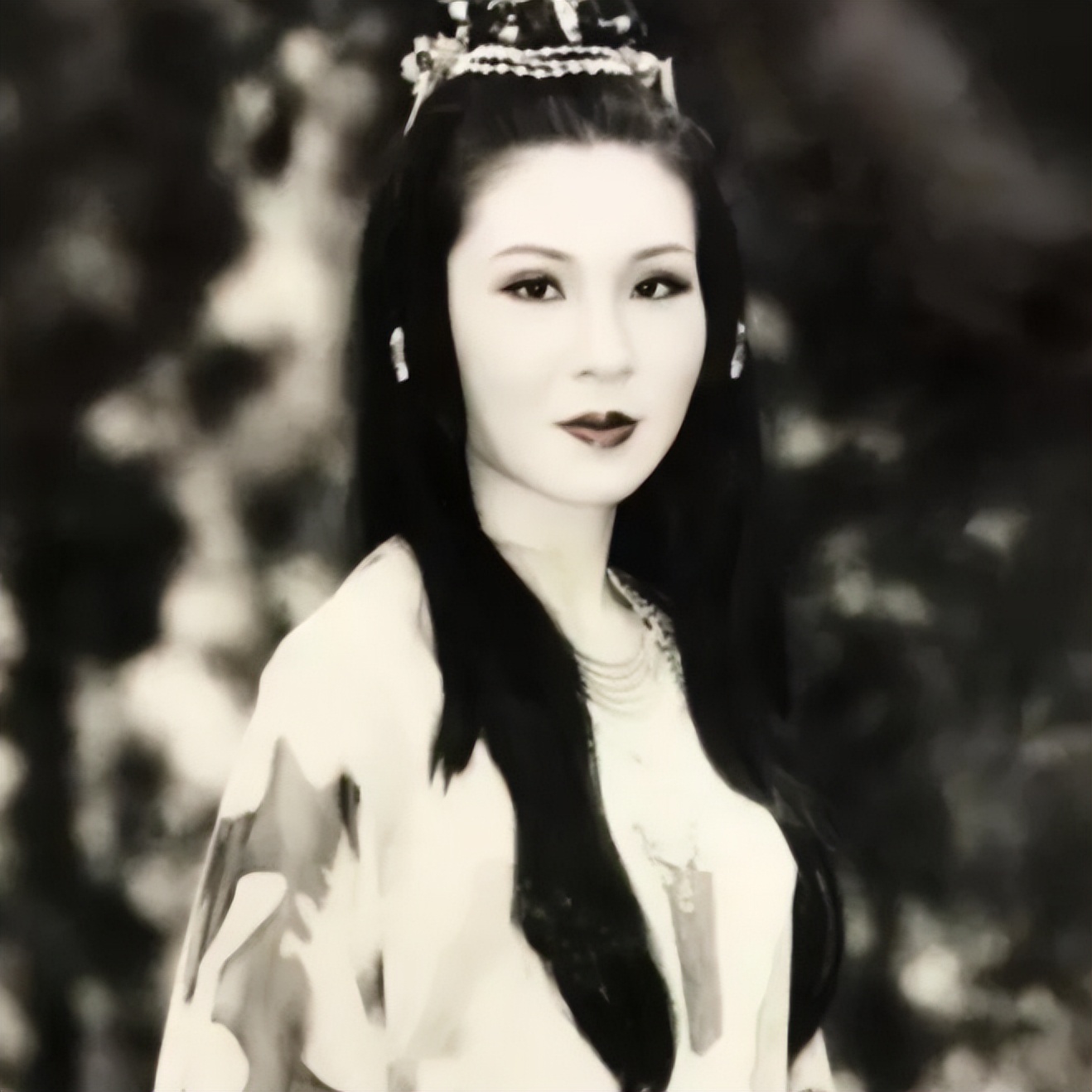 杨钧钧：当年的古龙御用女主惨遭群嘲，她经历了什么？