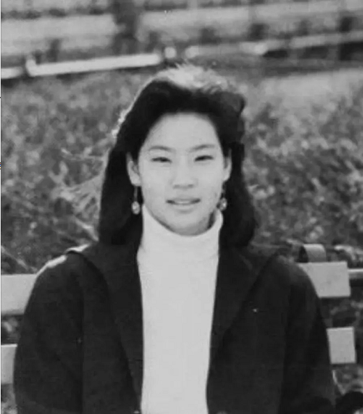 华裔姑娘在好莱坞：未婚先孕，孩子生父成迷