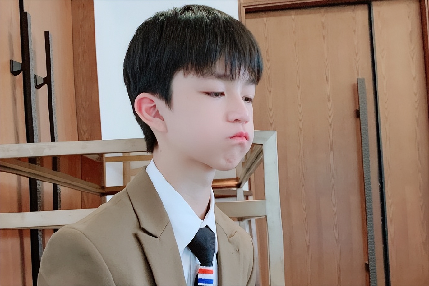 娱乐圈新“卷王”诞生，差11分就考到满分，中考成绩引来点赞