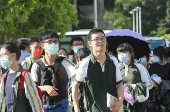 因“烧钱”而出名的3所高校，家境普通的学生，报考前需要三思