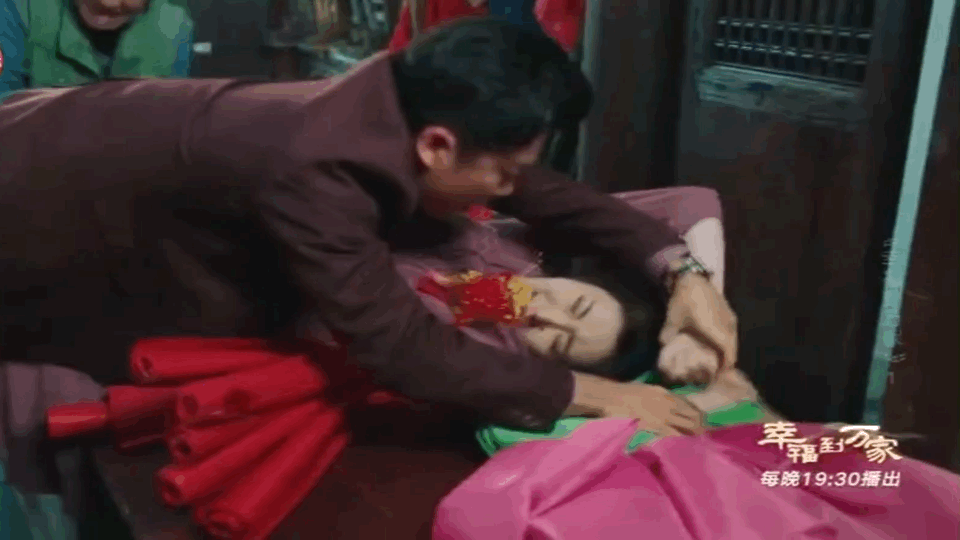 万传家饰演者曹征，三度合作郑晓龙导演，与周迅、孙俪演对手戏