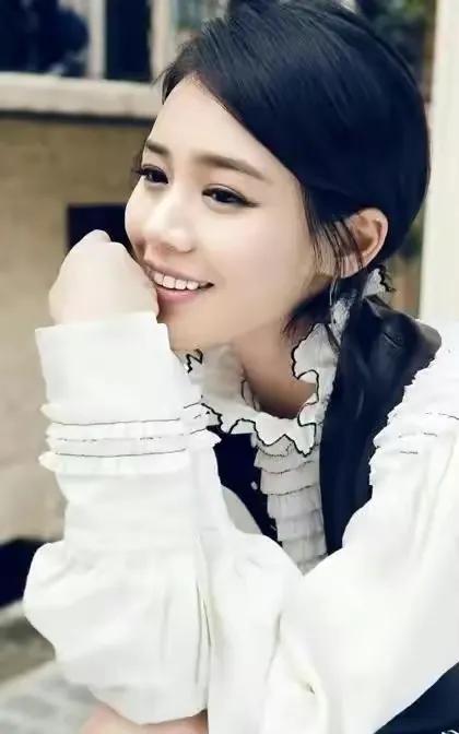 马思纯嫣然一笑