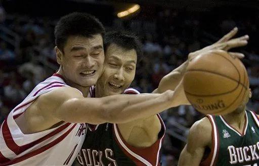 中国人有哪些进过nba(中国都有哪些人进过NBA，有状元身份的，有科比钦点的)