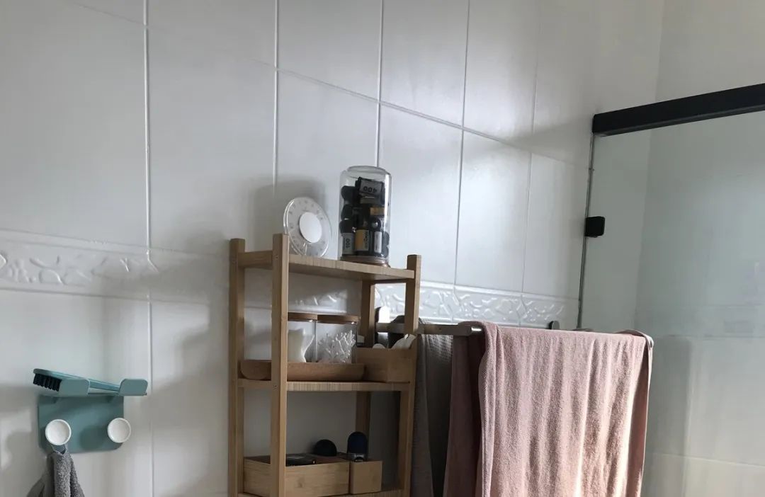 神老公改造！20年老屋变身清新婚房，DIY翻浴室、还有超美工作室