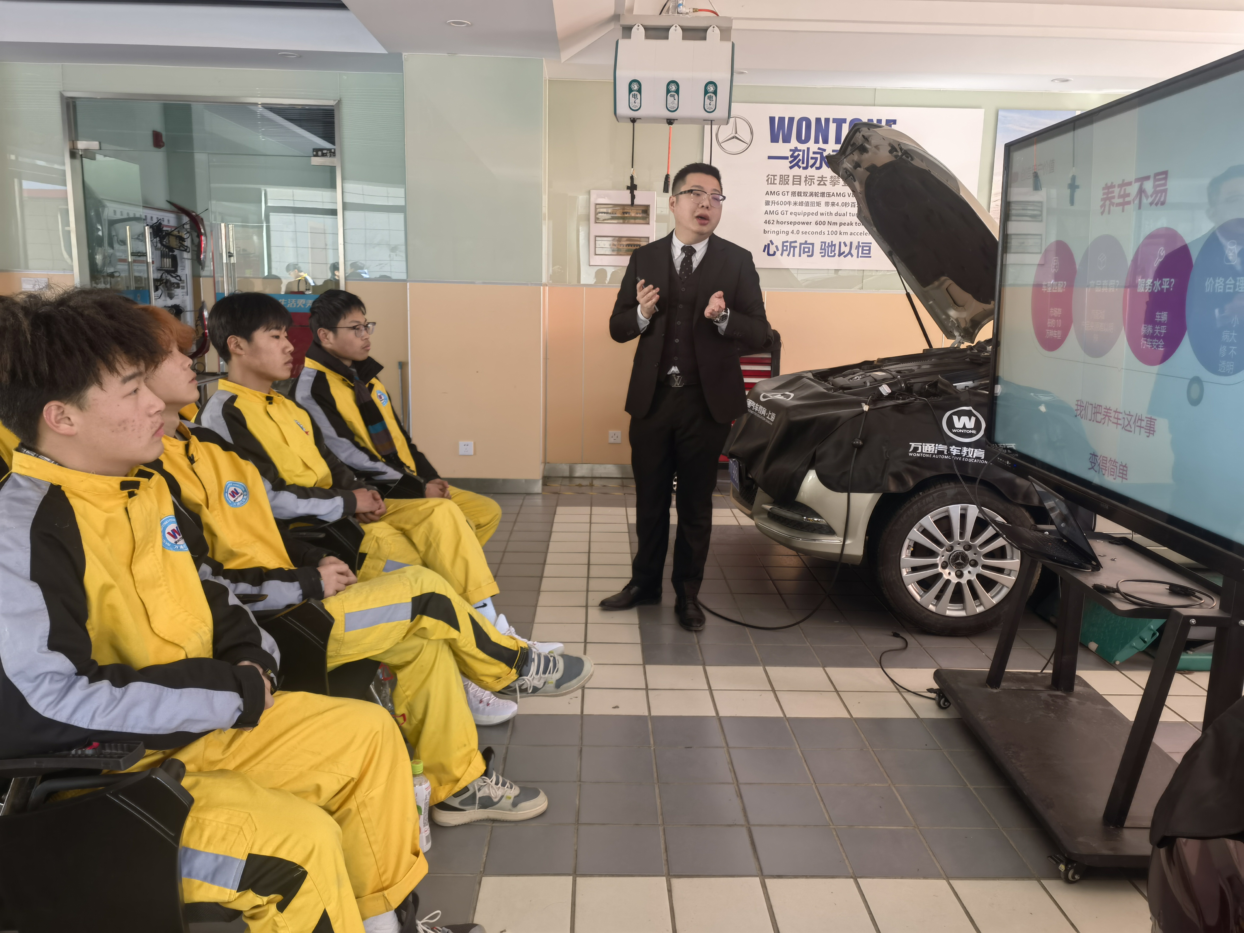 上海万通汽车学校 | 探索校企合作新模式，谱写产教融合新篇章