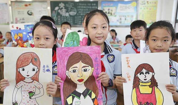 985高校老师工资单流出，基本工资引发关注，网友直呼羡慕