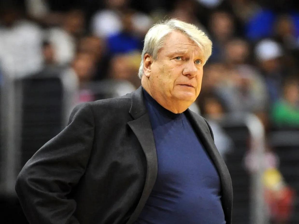 在贾巴尔和奥斯卡罗伯特森离开后,唐尼尔森带领雄鹿度过了一