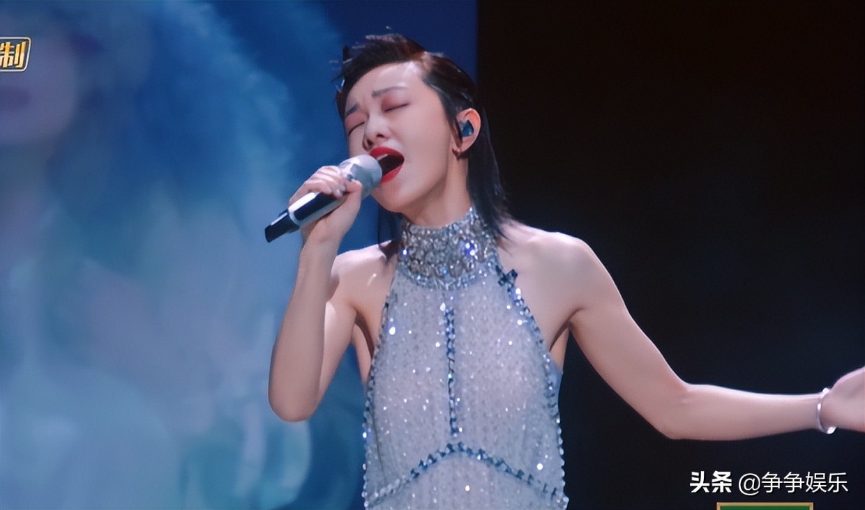 赵梦小组三拖一，赵樱子跑调有点拉垮，那英准确预判太好笑