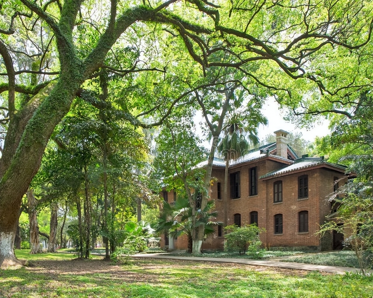 全民公认的中国八大最美高校，你的学校上榜了吗