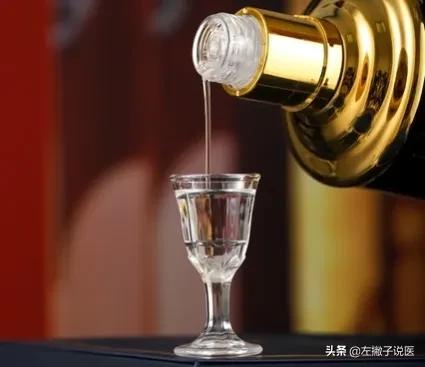 少量飲酒有益健康？ 每天喝點白酒的人身體會怎樣？ 醫生說出了答案