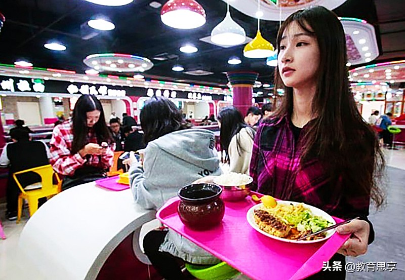 大学生每月要5000元生活费，过分吗？