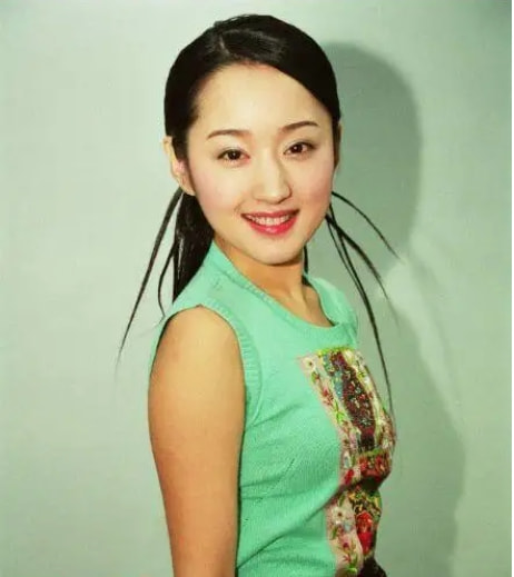 歌手戴娆：和谢东有过一段情，38岁嫁清华学霸，结婚12年无绯闻