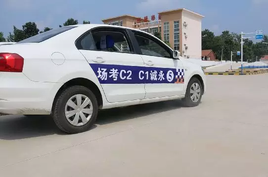 老年人驾驶三轮车、四轮车要考驾照吗?关于年龄、费用,都明确了