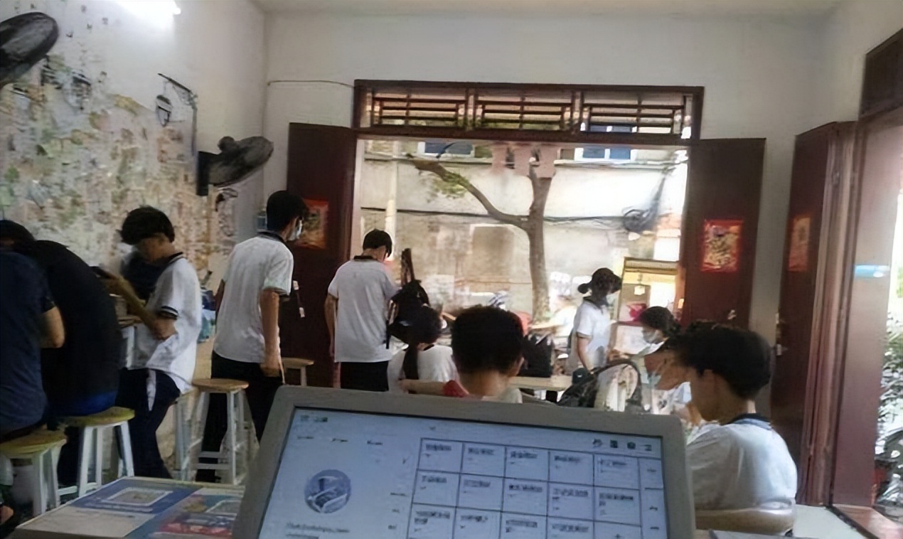 培训班纷纷“下架”后，坊间兴起“新型补课”，演绎挂羊头卖狗肉