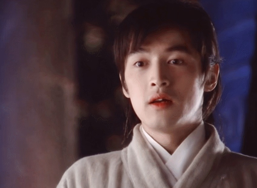 赵丽颖最新生图曝光，这脸怎么像17年前爆火退圈的她？