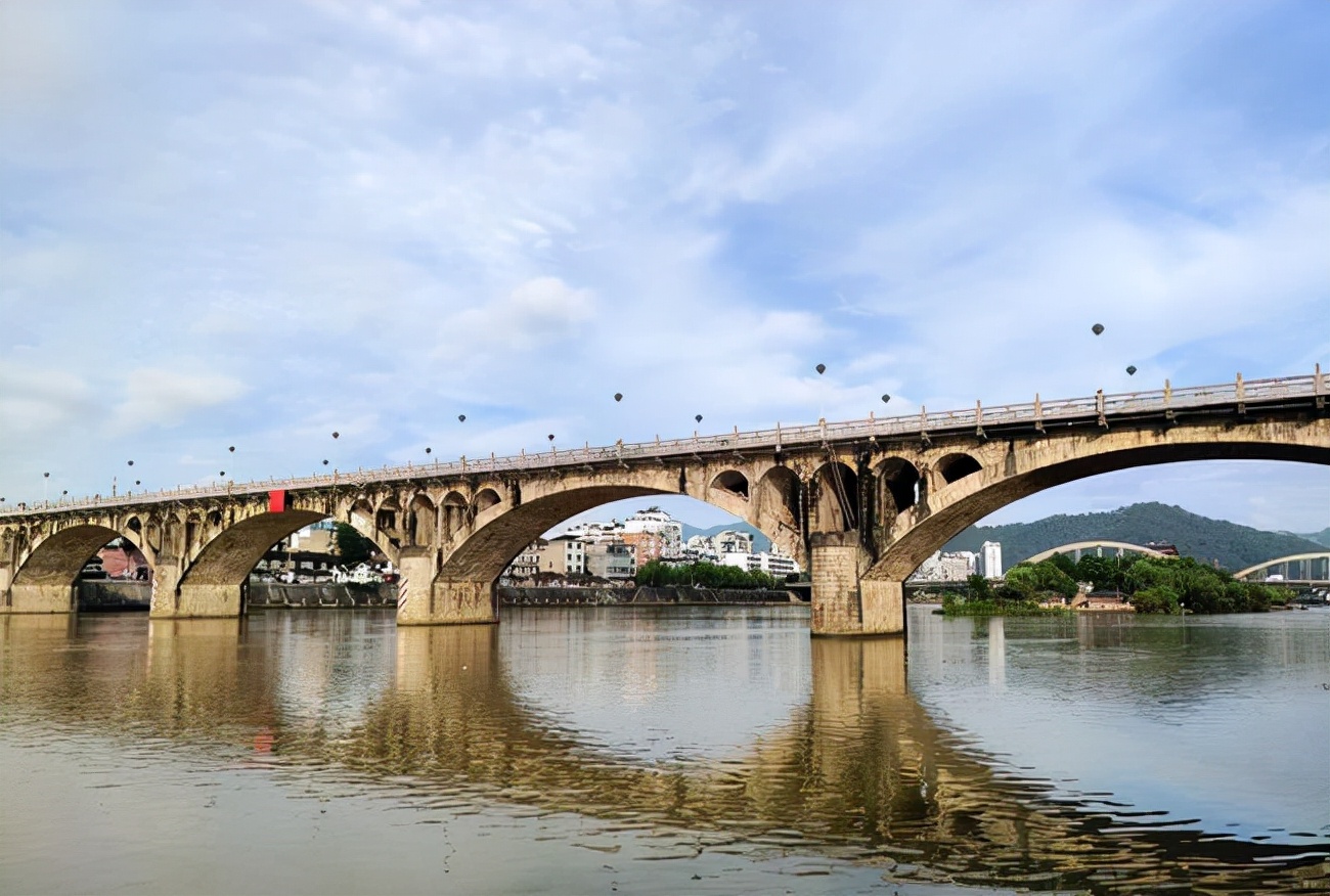 2020年，江苏17岁少年跳河自杀，生前留下遗书：是班主任逼死了我