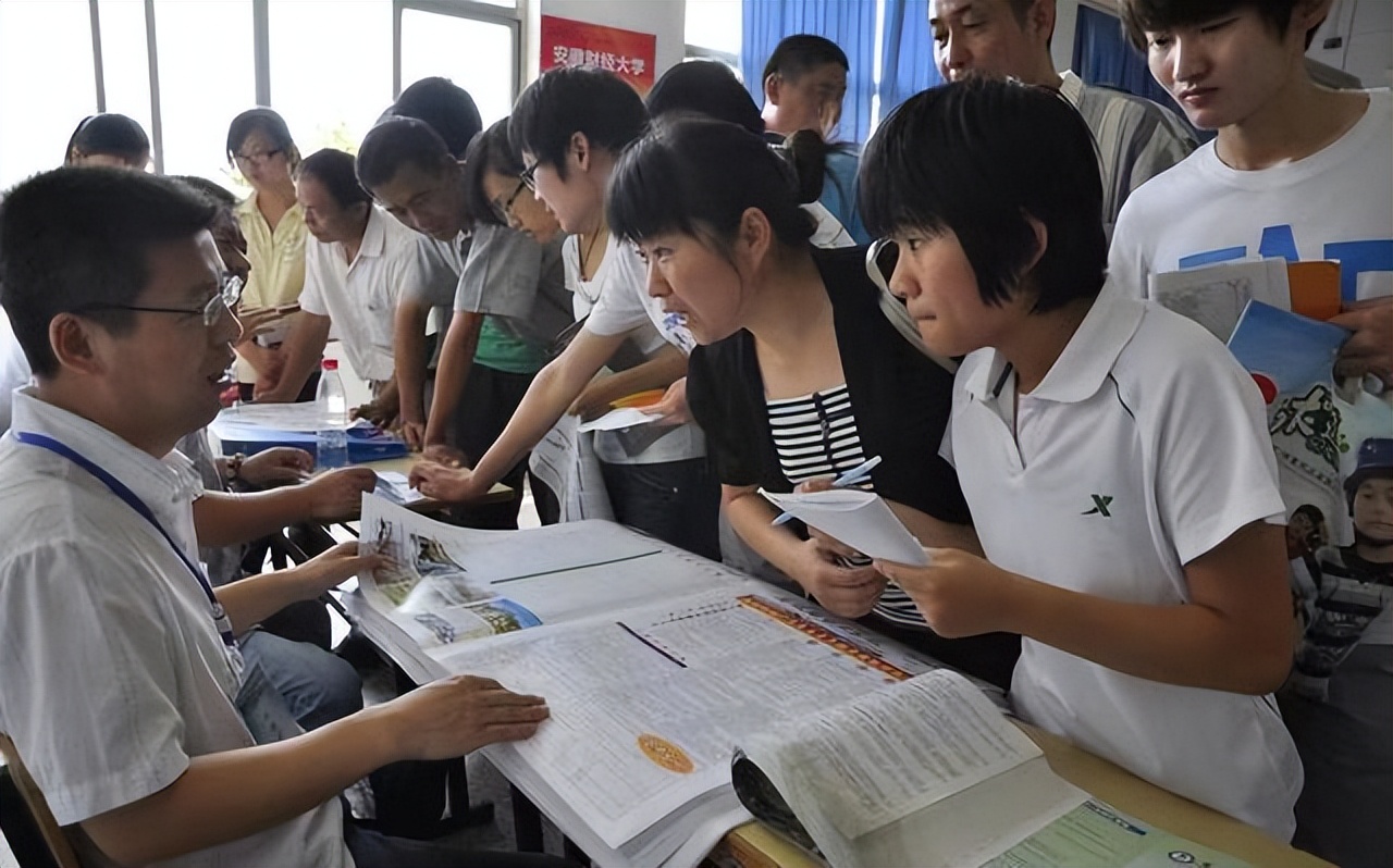 重庆三所大学毕业证犹如白纸，已被各大官媒曝光，大家报考需谨慎