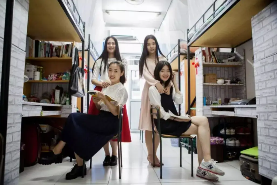 大学生校外租房成趋势，是因为人傻钱多？实则只是想“花钱消灾”