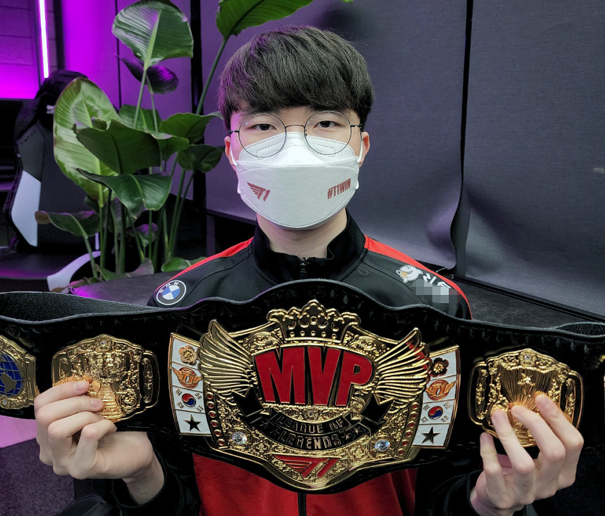 被kt"折磨"过后,faker韩服沉迷中单卡莎?可能是骗ban位的