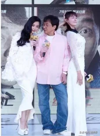 成龙的腿型O型腿，为什么老一辈人的腿不太直？