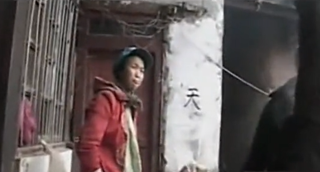 云南13岁女孩叛逆离家，被人