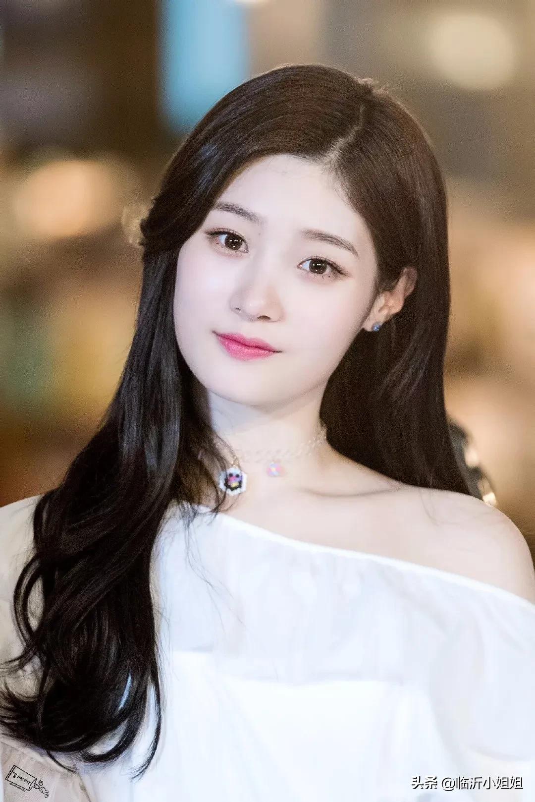 郑采妍，人间樱花的形象，清爽明丽的气息，太甜啦