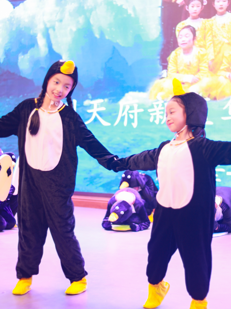 华阳实验小学举行“童星耀五月·艺术绽花开”群舞比赛（续）