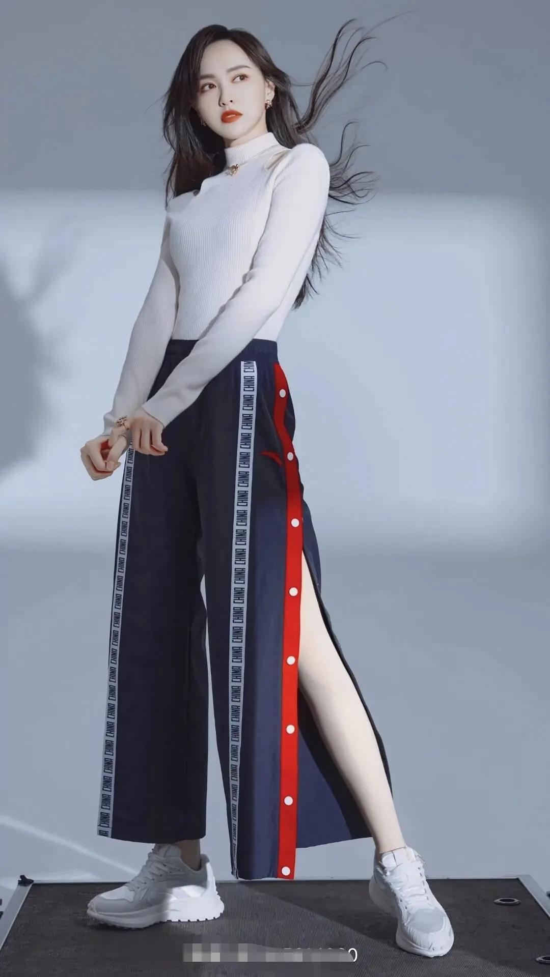 最甜的笑……唐嫣