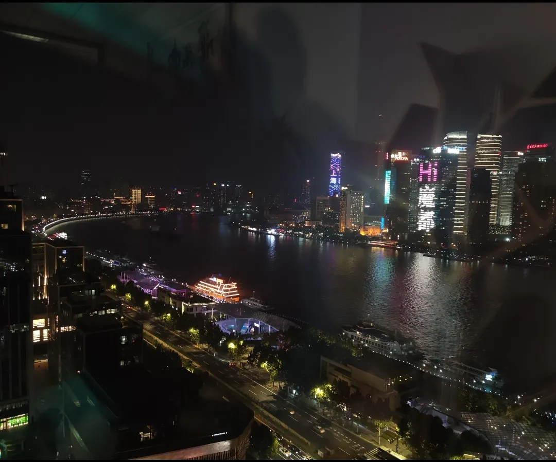 春节不打烊的恒生人