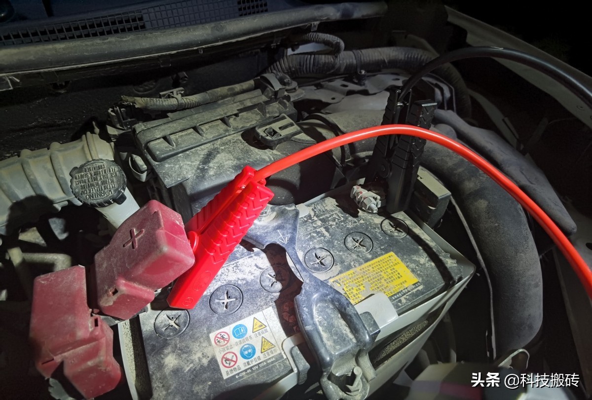不用充电就能给汽车打火？Autowit超级电容启动电源评测